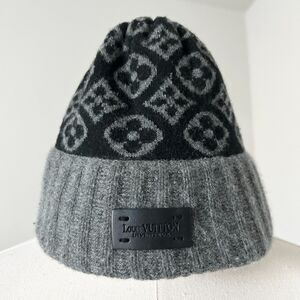 Louis Vuitton Inventeur 100% Cashmere Knit Beanie Cap in Black and Gray